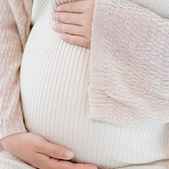 这背后，是高通与🗽💷大众、通用、🧁Stellan🆒tis等全球🆑